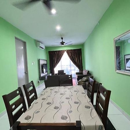 Faiz Homestay 古晋 外观 照片